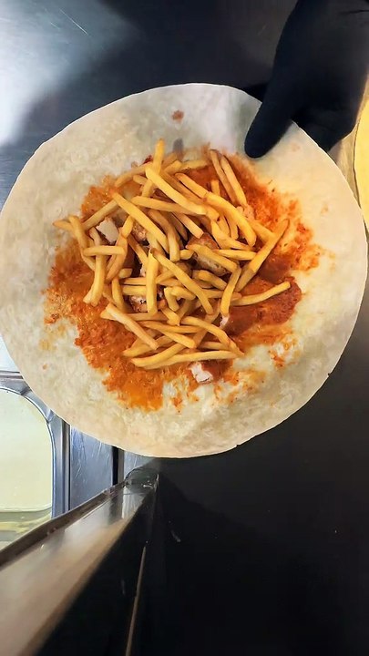 GooD FooD GooD MooD French Tacos Viande & Sauce Gruyère & Frites. #BR3 #Food #foodie #foodlover #FrenchTacos