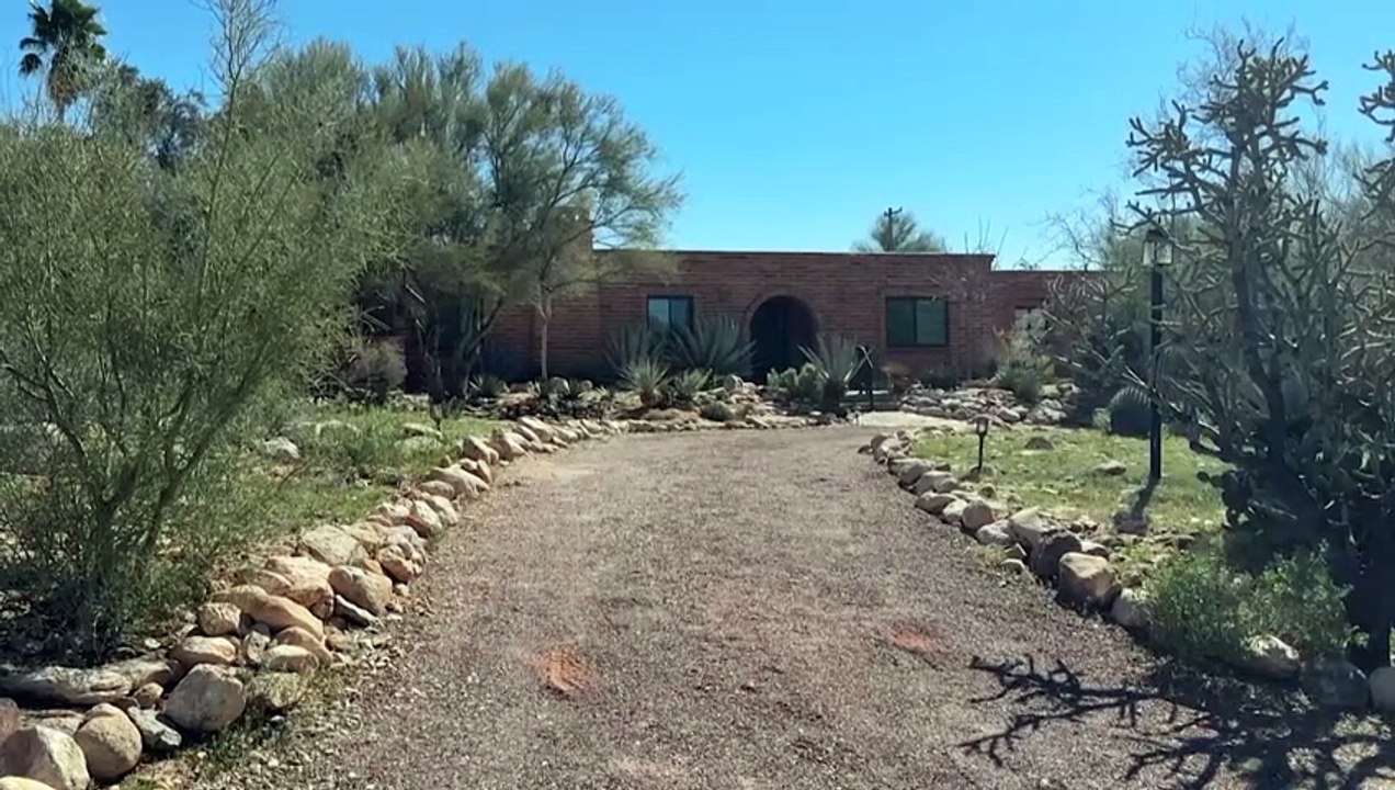 Savannah Guthrie pleads for public help to locate missing mother