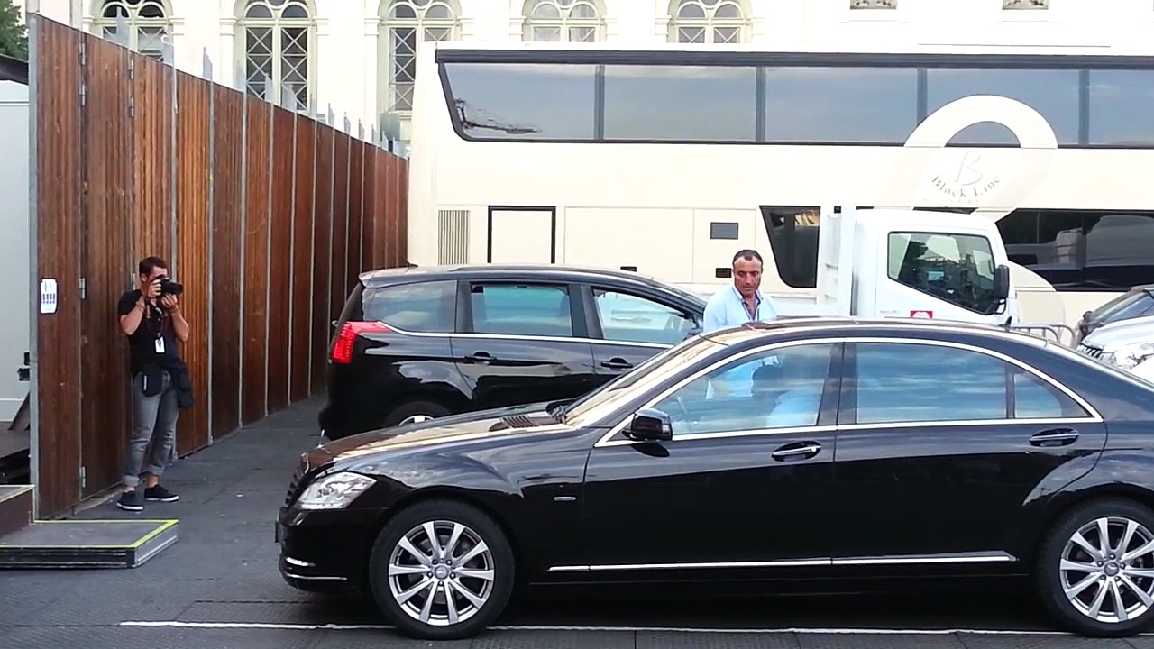 2016 – Johnny Hallyday – Arrivée aux Arènes de Nîmes (17 juillet)