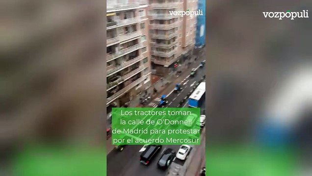 Tractores toman la calle O'Donnell en Madrid