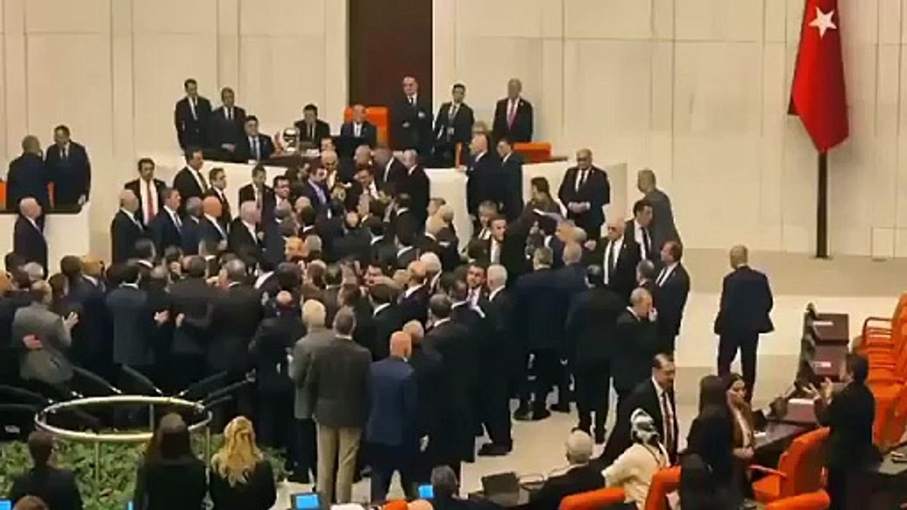 Mecliste Kavga