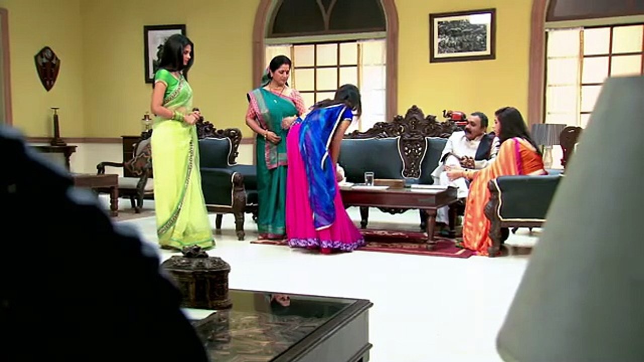 Saraswatichandra S04E22 Pramad tries to slap Pramad Full Episode