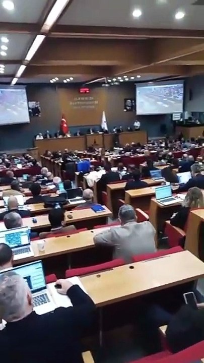 İzBB’de tansiyon yükseldi: Bakanların yemin gerginliği İzmir'e de yansıdı!