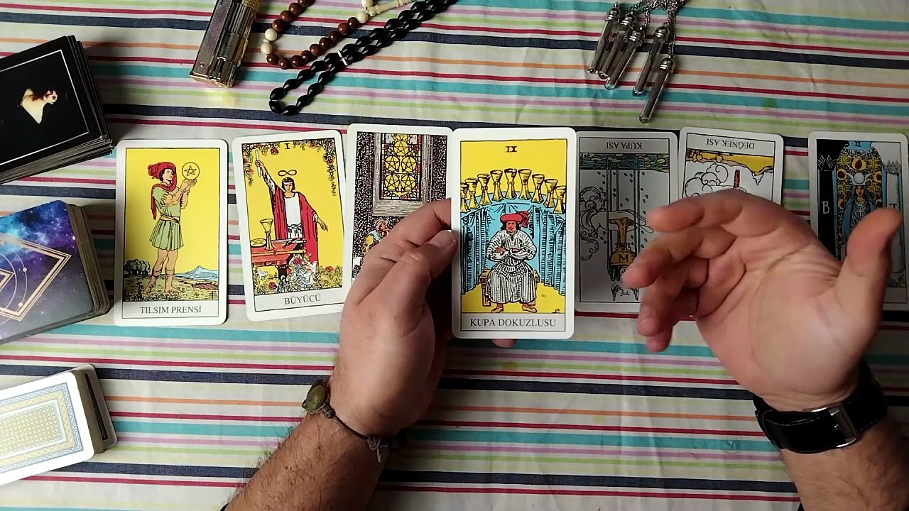 Beni Özledi mi? Tarot Açılımı | Kalbindeki Sessiz Fısıltı Ne Diyor?