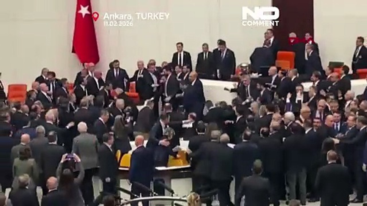 Verekedés tör ki a török parlamentben az igazságügyi miniszter kinevezése miatt
