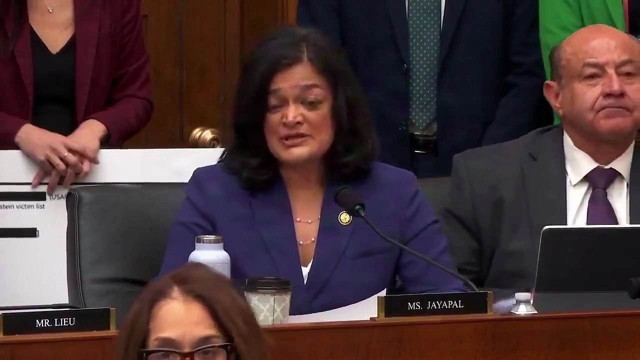 🇺🇸🇮🇳 La représentante démocrate née en Inde Pramila Jayapal s’oppose à la publication des dossiers Epstein par le DOJ, qualifiant cette décision « d'inacceptable ». 📂⚖️