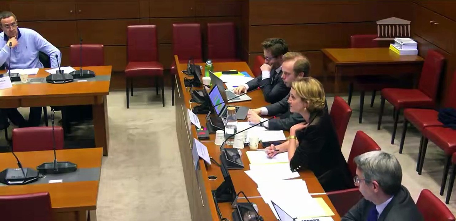 Nouveau clash à la commission sur l'audiovisuel avec la Présidente qui interdit à Charles Alloncle de poser une dernière question et lui lance de façon méprisante : "Fais un tweet si ça t'amuse"