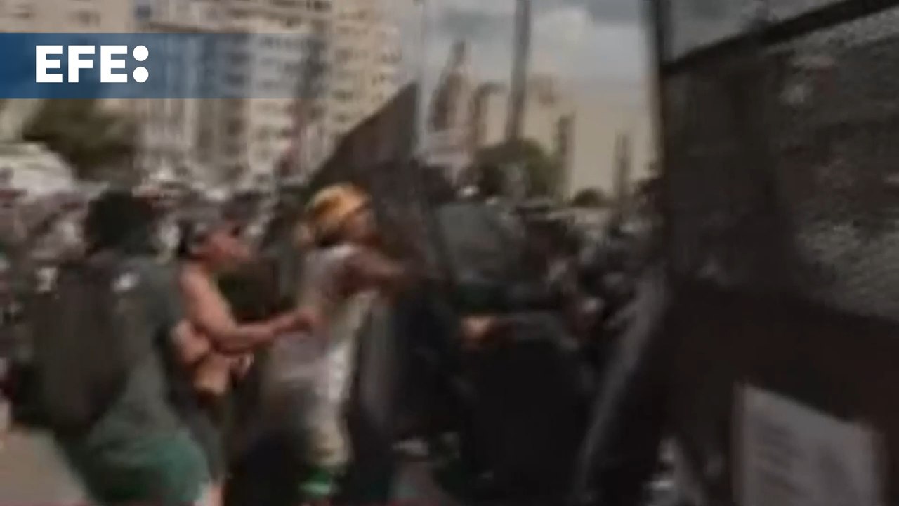 Fuertes disturbios frente a Congreso mientras Senado debate reforma laboral