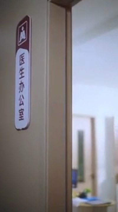 Girl rescues CEO; gets pregnant in one night, becomes Wolf King's queen a year later!