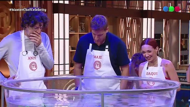 Los participantes de Masterchef Celebrity mataron almejas gigantes para evitar los delantales grises
