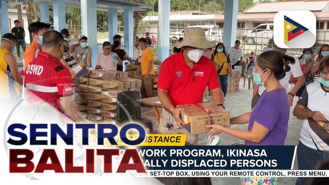 Halos 3K residente na nakatira sa 7-8 km extended danger zone, hinatiran ng family food packs ng DSWD; Cash-for-Work Program, ikinasa rin sa internally displaced persons | ulat ni Dianna Mendez - Radyo Pilipinas - Albay