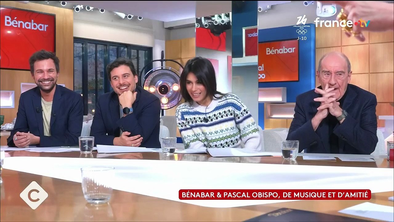 Pascal Obispo se paye les "Victoires de la musique" sur le plateau de "C à vous" le 27 janvier.