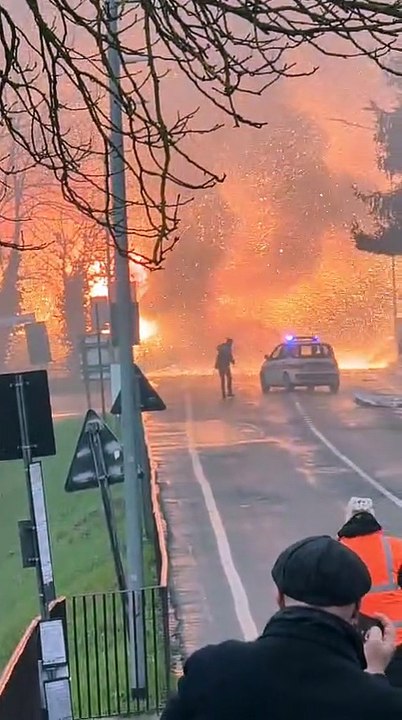 Paurosa esplosione di un camion a Bibbiena (Arezzo)