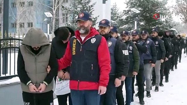 Yasal araç kiralama web sitesi kurarak vatandaşı dolandırdılar