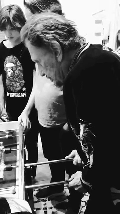 2017 – Johnny Hallyday – Partie de baby-foot en famille et entre amis (21 septembre)