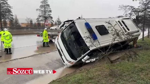 Isparta'da cezaevi nakil aracının devrildiği kazada 11 kişi yaralandı