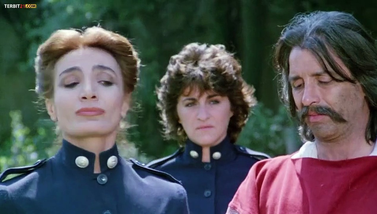 Bayang-Bayang di Pulau Tropis