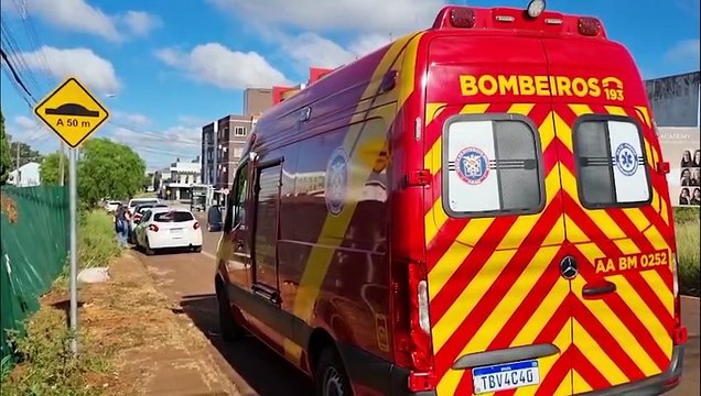 Jovem fica ferido após colisão entre carro e moto no Bairro Coqueiral