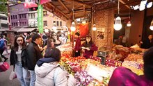 Lunar New Year Shoppers Head to Taipei’s Dihua Shopping District