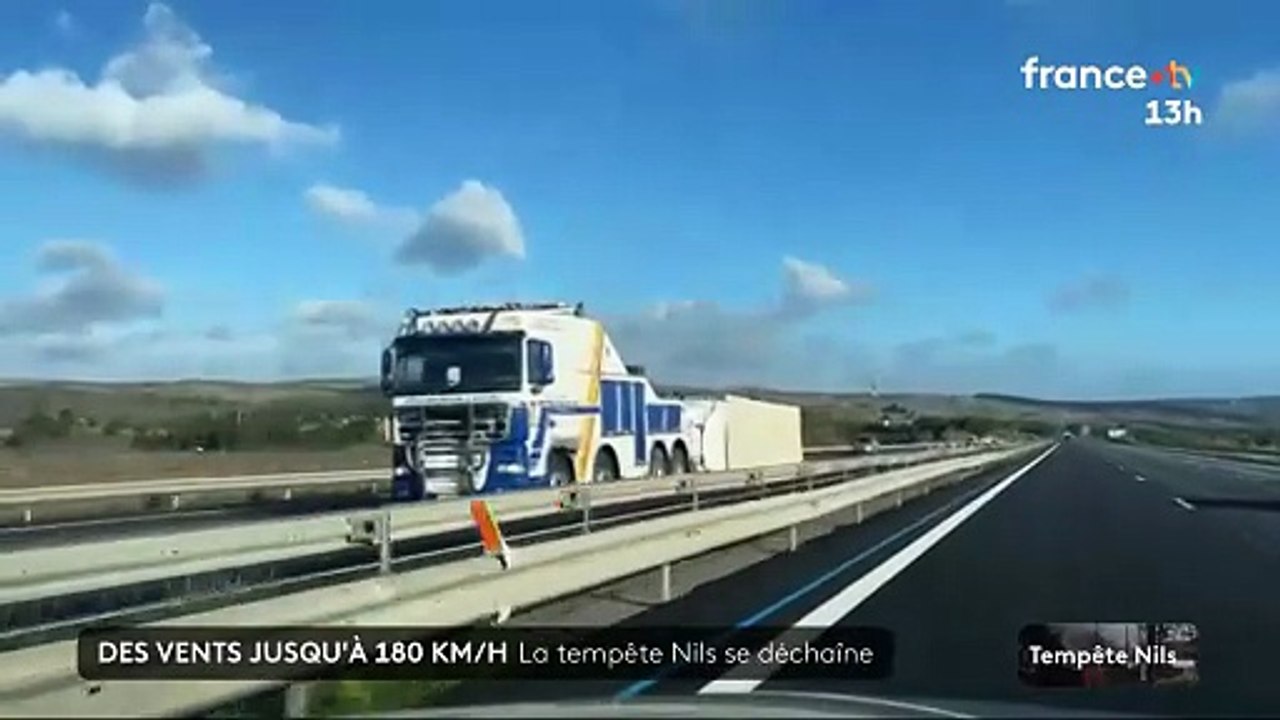 Tempête Nils: Les images des nombreux dégâts depuis cette nuit avec le passage de la tempête dans plusieurs départements: poids lourds renversés, chutes d'arbres… - VIDEO