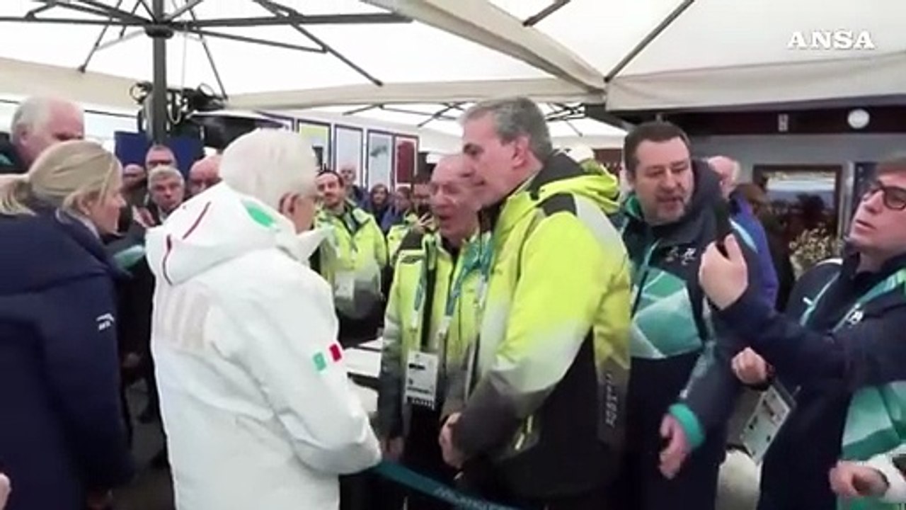 Milano Cortina, Mattarella al Super-G femminile con la giacca dell'Italia