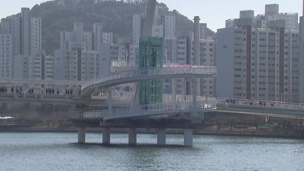 [부산] 수영강 1호 보행자 전용 다리 준공 / YTN