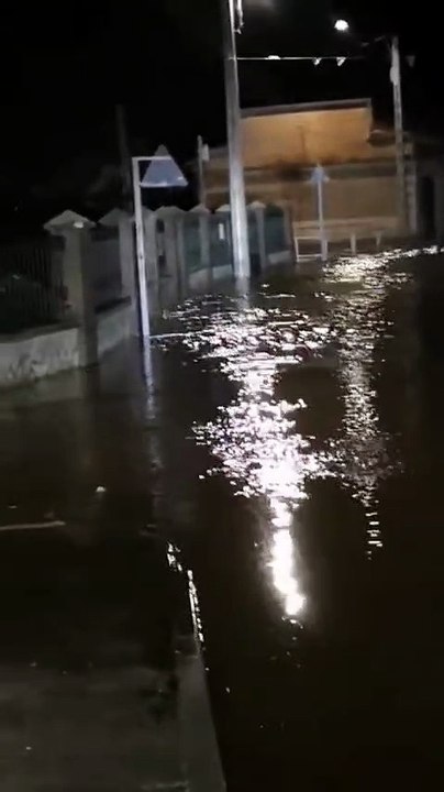 El río se desborda en Las Omañas
