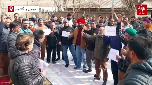 محکمہ بجلی کی نجکاری کو لیکر اونتی پورہ میں ملازمین کا احتجاج