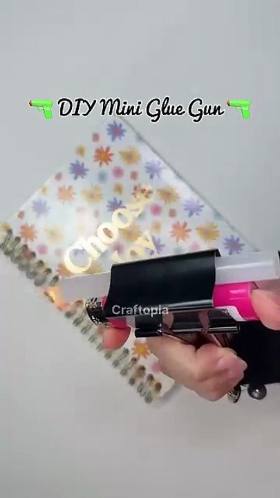 DIY Mini Glue Gun 🔫 #papercraft #craft #minecraft #diy #diycrafts #crafts #thingstodo #craftopia