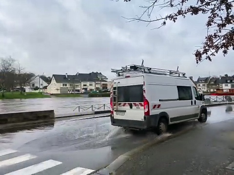 À Pontivy (Morbihan), le Blavet est sorti de son lit