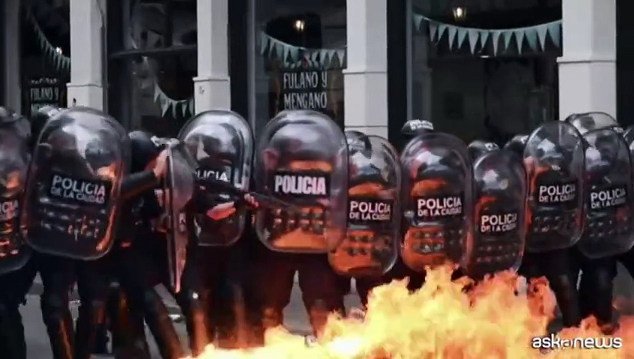 Argentina, manifestazione a Buenos Aires: scontri con la polizia