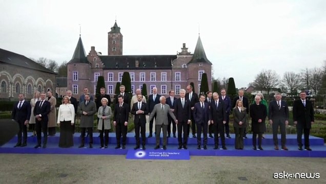 La foto di famiglia dei leader Ue al vertice informale in Belgio