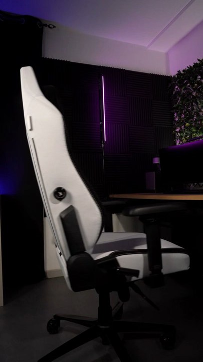 Je vous présente enfin la Athena Pro de chez blacklyte. Vous savez que je ne rigole pas avec le confort et là, on est sur du très lourd. Qu’est-ce que vous en pensez ? Elle est validé ?#gamingchair #GamingSetup #TechReview #gamerlife