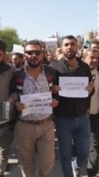 معلمو إدلب وريف حلب الشمالي يتوسعون بإضرابهم المفتوح بعد أشهر من وعود حكومية لم تنفذ، ويقابلون بتهديد بالفصل.