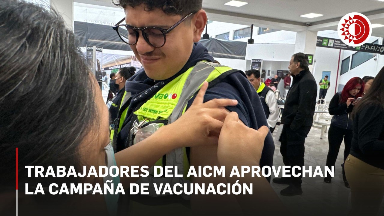 Forman largas filas en el AICM para vacunarse contra el sarampión