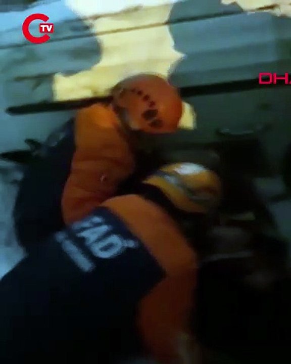 Buzlanma kaza getirdi... Hafif ticari araç takla attı Yaralılar var!