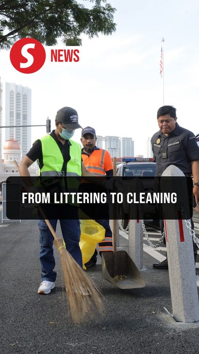 S’porean among four litterbugs doing cleanup at Dataran Merdeka