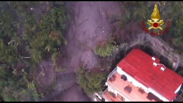 Vietri sul Mare, frana sotto la ss163 amalfitana, 5 famiglie evacuate