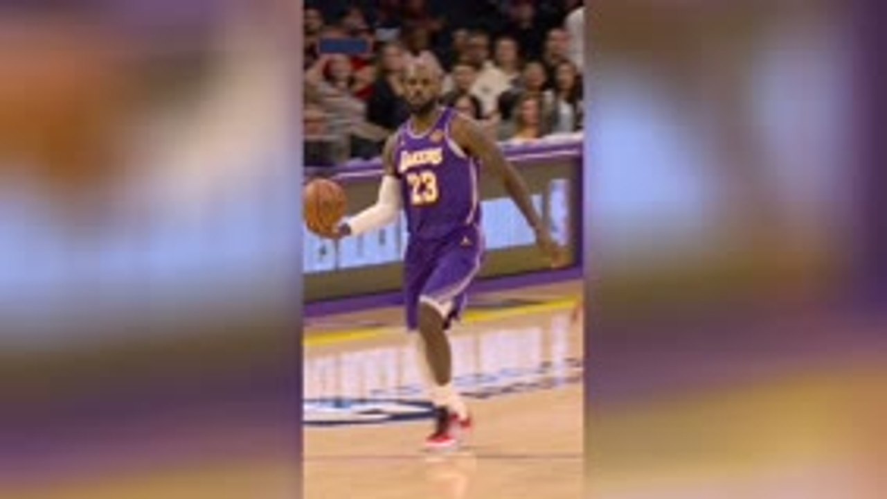 Lakers - Le alley-oop de Hayes sur une offrande de LeBron James