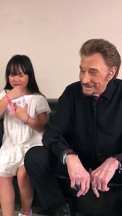 2017 – Johnny Hallyday – Johnny et Joy Hallyday : pause tendresse avant le concert des Les Vieilles Canailles (25 juin)