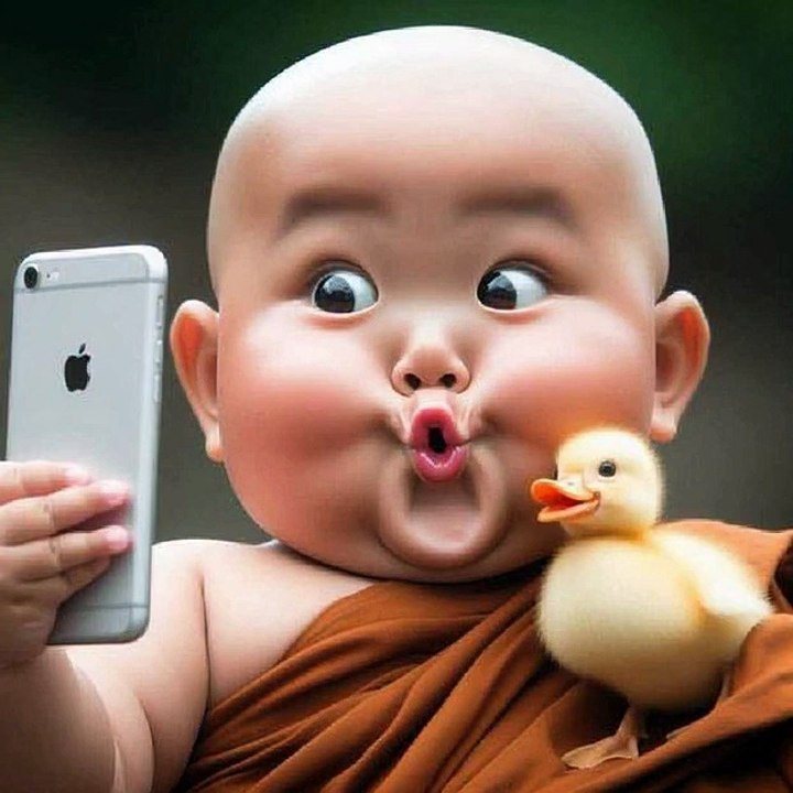 सेल्फी लेने वाला लड़का 🤩