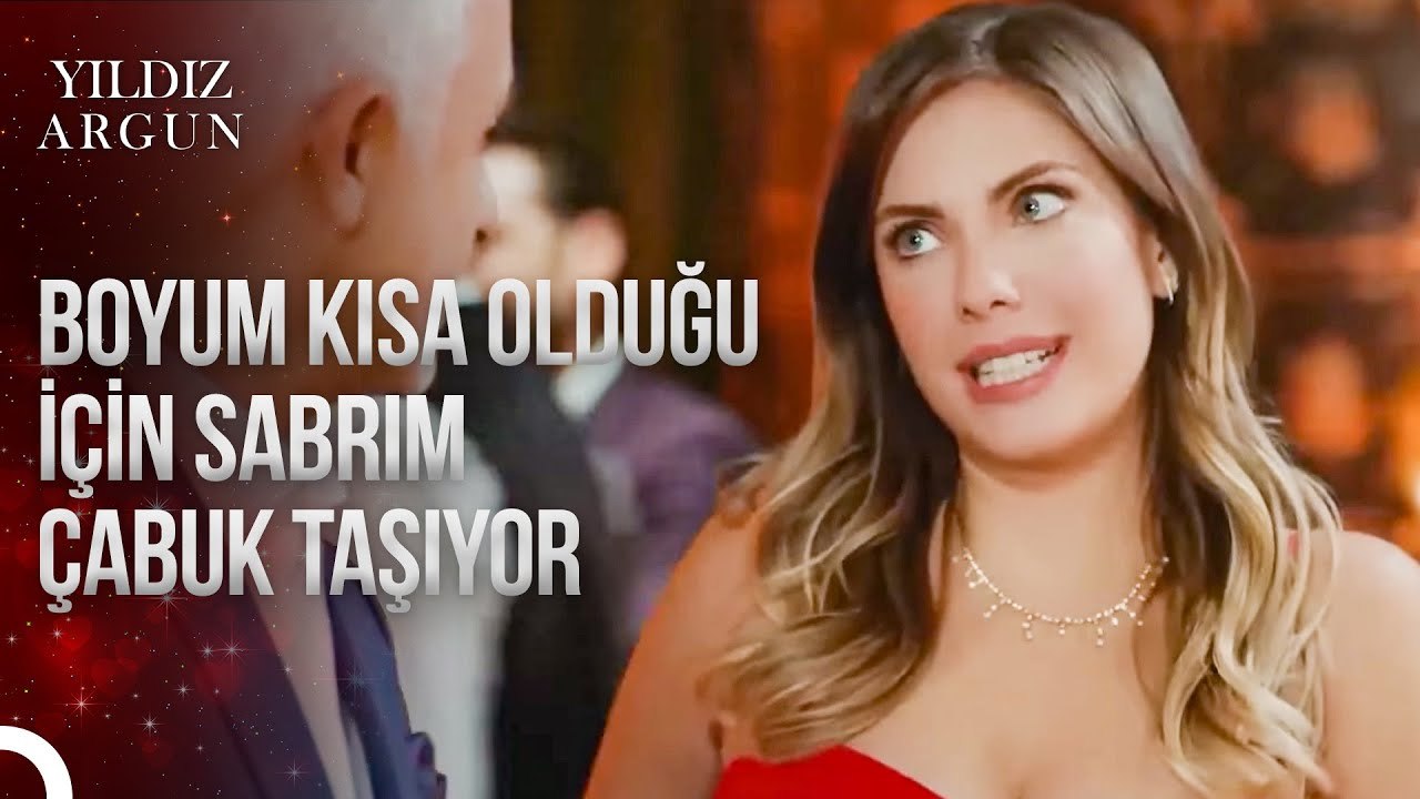 Zaten Kraliçeler Hep Kalabalıklar İçinde Yalnızdır