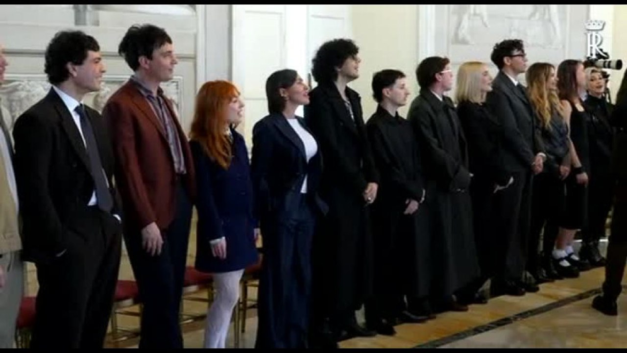 Sanremo, i cantanti al Quirinale intonano "Azzurro" per Mattarella