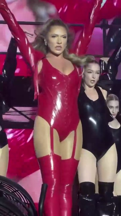 Hadise -  Yess Konser