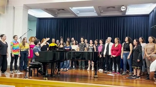 Abalô-caxi apresenta coral LGBTQIA+ com 56 vozes na Praça 7