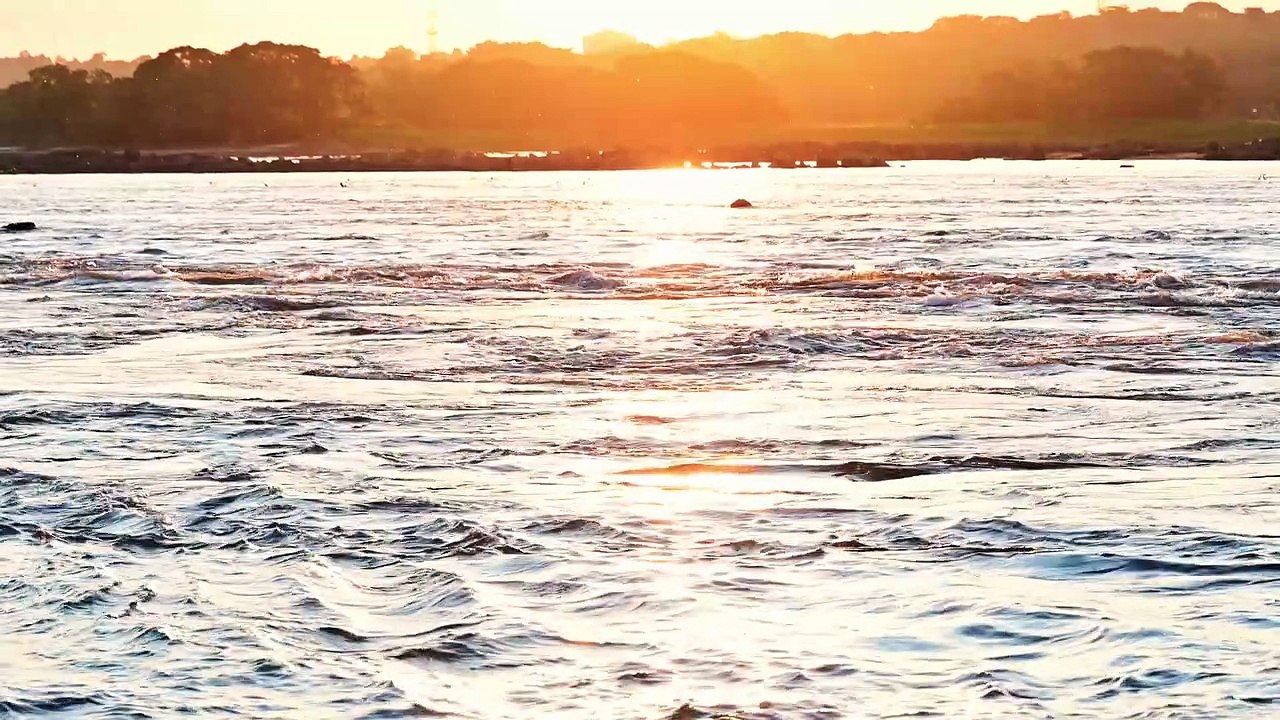 Com nível da água abaixo do normal no Rio Paraná, Sete Quedas voltam a aparecer