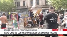 La Policía detuvo a uno de los manifestantes que arrojó una bomba molotov