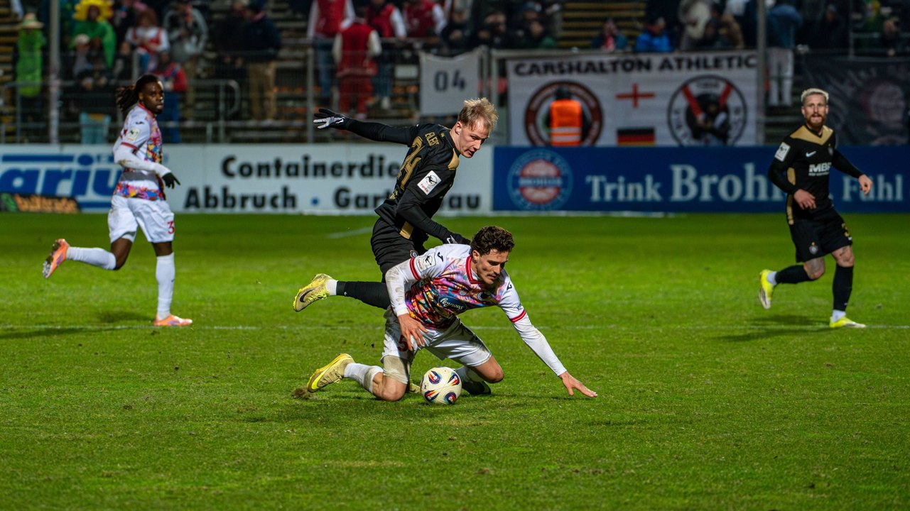 Trotz kuriosem Eigentor: Viktoria verspielt Zwei-Tore-Führung gegen Aue