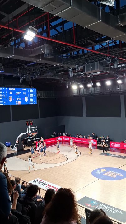 Üçüncü Çeyrek Sonucu - Beşiktaş 56-58 Anadolu Efes - Basketbol Gençler Ligi 7. Hafta