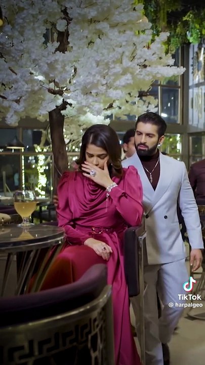 Tumhen sharm nahin aati smoking karte ho ladki ke samne